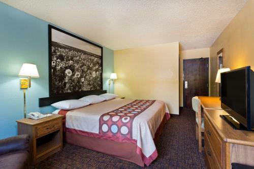 Hotel Super 8 Lexington Park/california Area