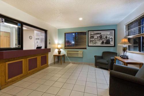Hotel Super 8 Lexington Park/california Area