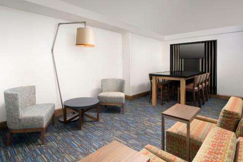 College Park Hotel & Suites