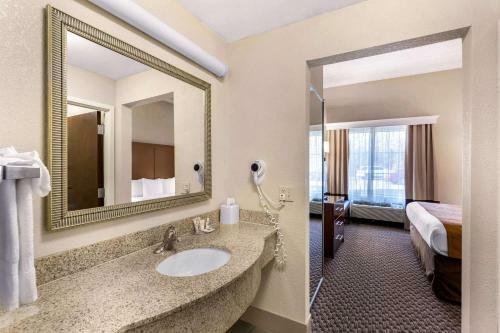 Hotel Comfort Suites Columbia Gateway