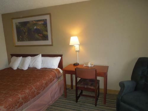 Super 8 Motel Waldorf