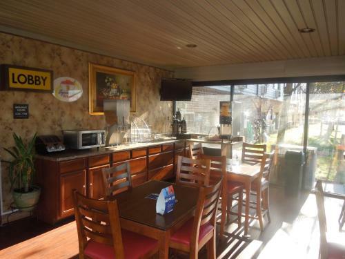 Super 8 Motel Waldorf