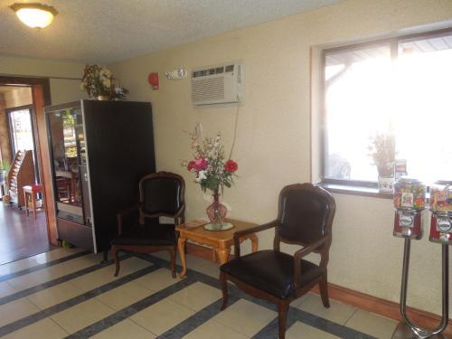 Super 8 Motel Waldorf