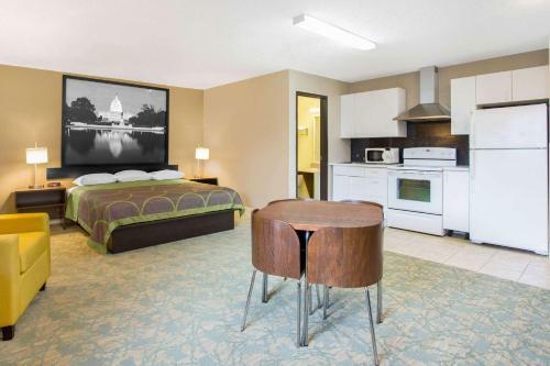 Super 8 Motel Waldorf