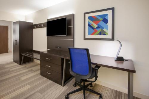 Holiday Inn Express Hotel & Suites Boston - Marlboro