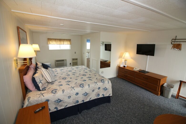 Hyannis Holiday Motel