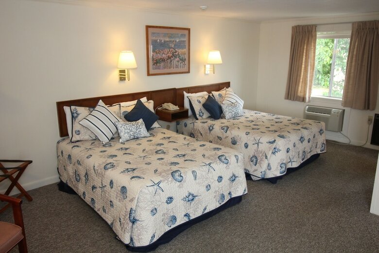 Hyannis Holiday Motel