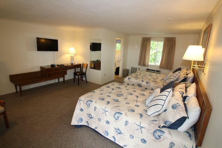 Hyannis Holiday Motel