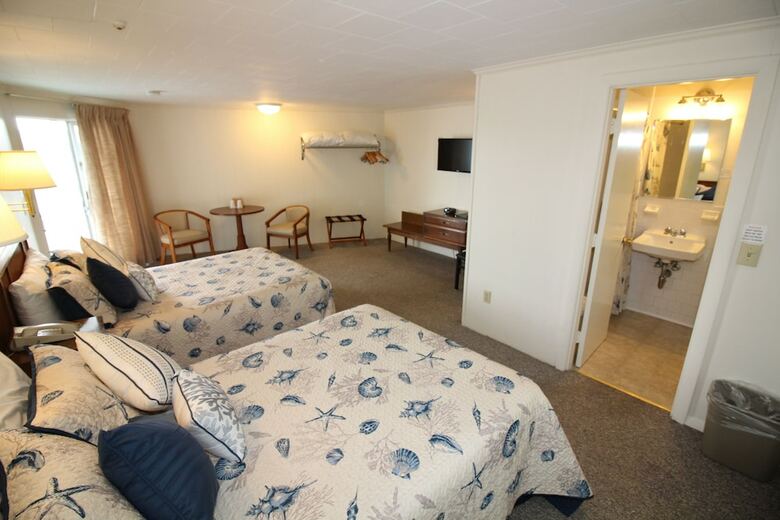Hyannis Holiday Motel