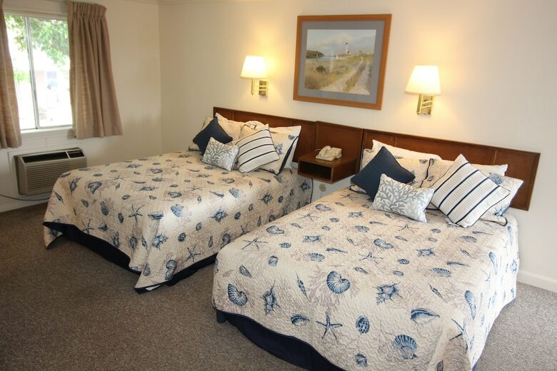 Hyannis Holiday Motel