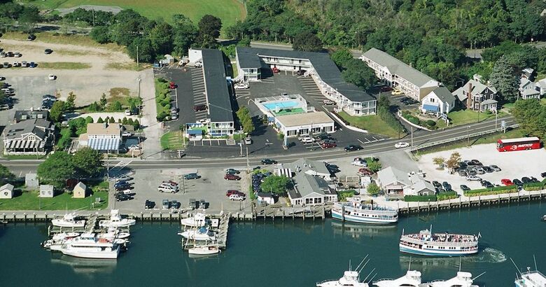 Hyannis Holiday Motel