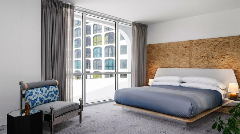 Radisson Hotel & Suites Austin Downtown