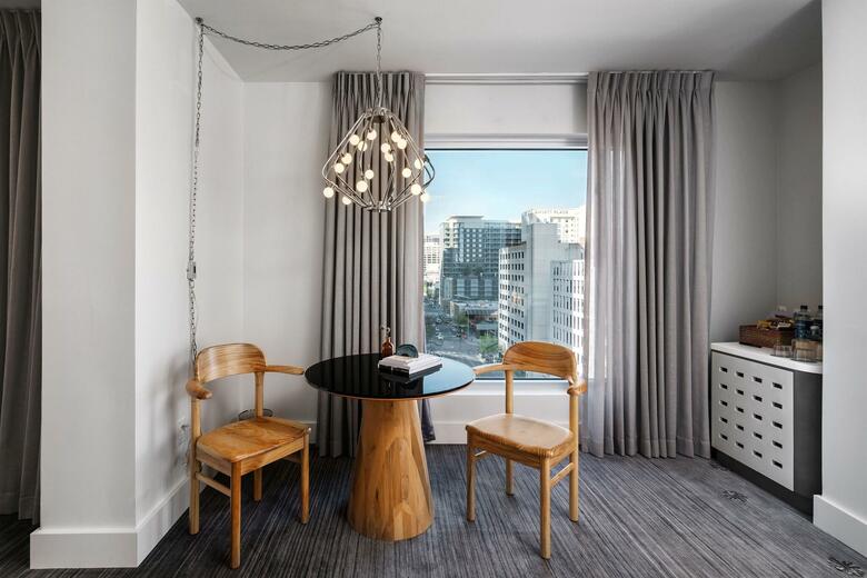 Radisson Hotel & Suites Austin Downtown