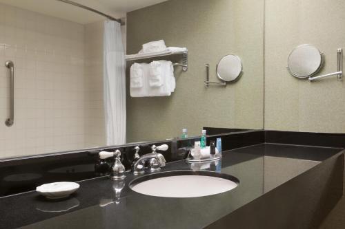 Crowne Plaza Hotels & Resorts Auburn Hills