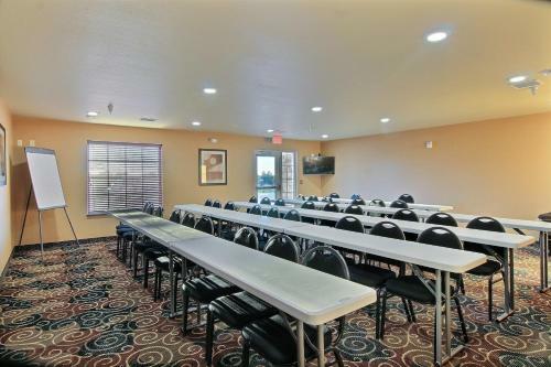 Cobblestone Hotel & Suites - Beulah