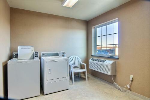 Cobblestone Hotel & Suites - Beulah