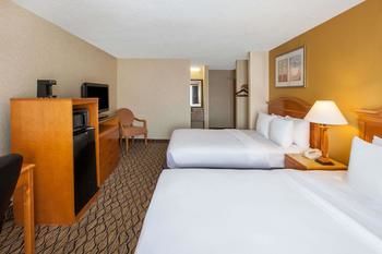 Hotel Baymont Inn & Suites Canton