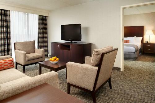 Hotel Doubletree By Hilton Dearborn