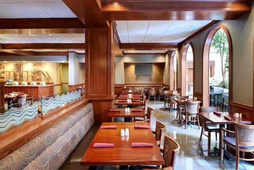 Hotel Doubletree By Hilton Dearborn