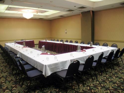 Crowne Plaza Hotel Grand Rapids - Airport