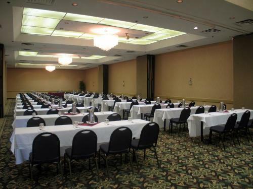 Crowne Plaza Hotel Grand Rapids - Airport