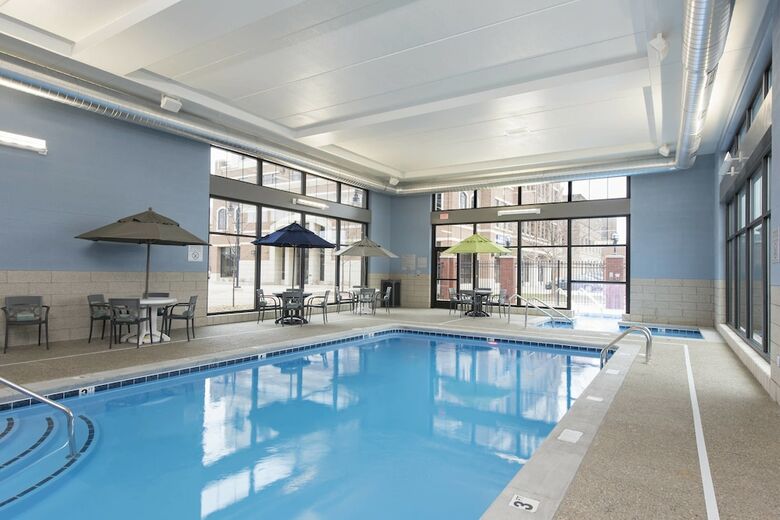 Hotel Courtyard By Marriott Holland Downtown