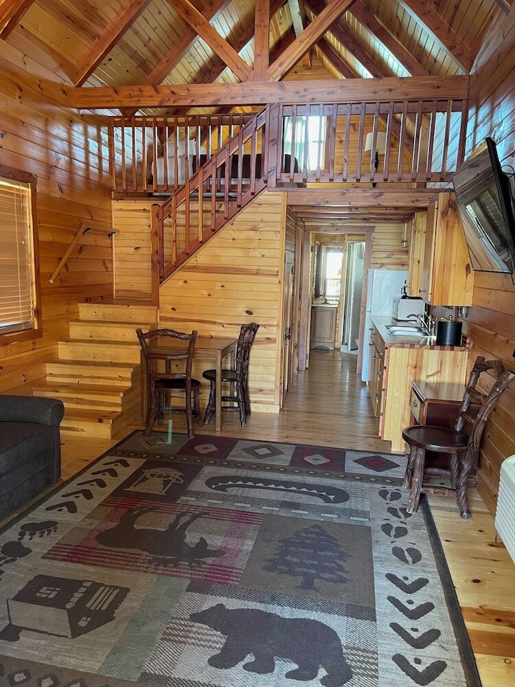 Hotel Cabins Of Mackinaw
