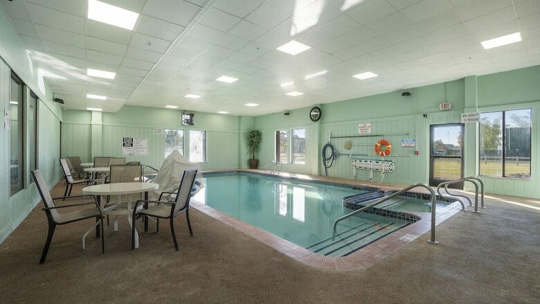 Hotel Days Inn & Suites By Wyndham Mt Pleasant