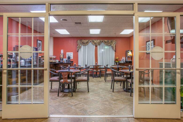 Hotel Days Inn & Suites By Wyndham Mt Pleasant