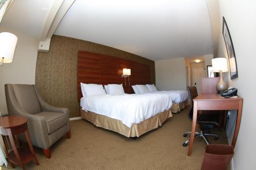 Motel Budget Host Inn & Suites