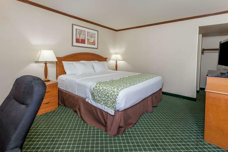 Hotel Days Inn & Suites By Wyndham Warren