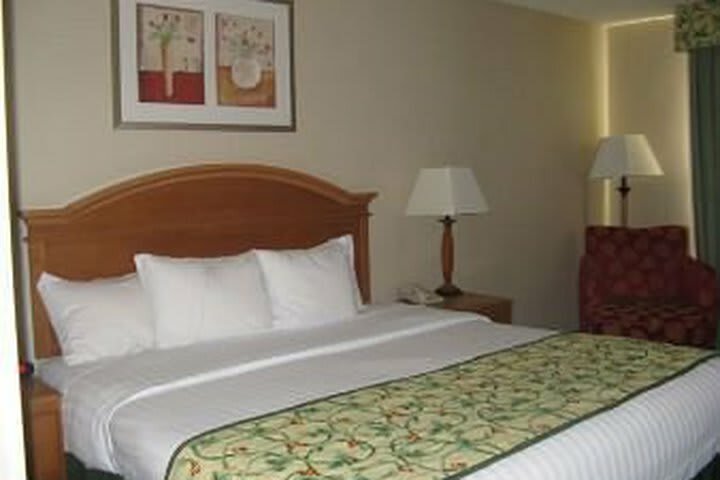 Hotel Days Inn & Suites By Wyndham Warren