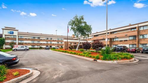 Hotel Baymont Inn And Suites Warren