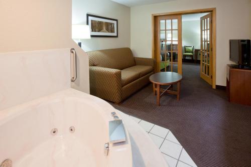 Hotel Americinn By Wyndham Little Falls