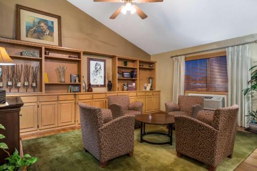 Hotel Americinn By Wyndham Little Falls