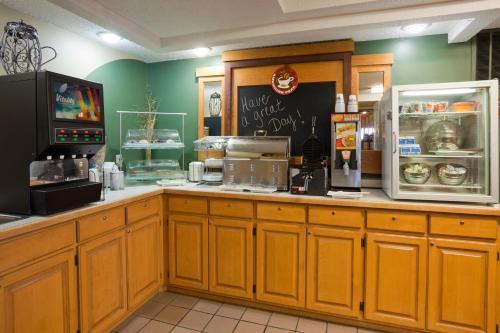 Hotel Americinn By Wyndham Little Falls