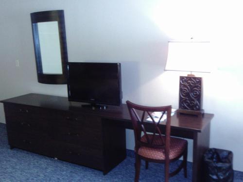 Hotel 5th Avenue Inn & Suites