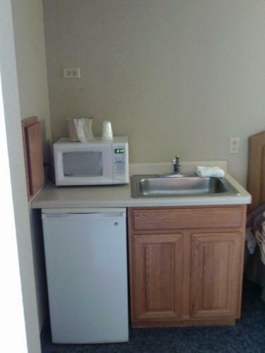 Hotel 5th Avenue Inn & Suites