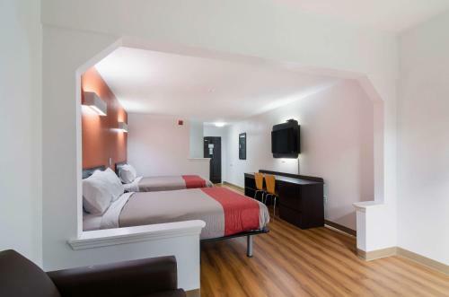 Hotel Deluxe Inn & Suites - Moss Point