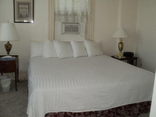 Posada Harbor Haus Inn & Suites