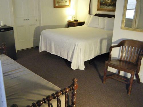 Posada Harbor Haus Inn & Suites
