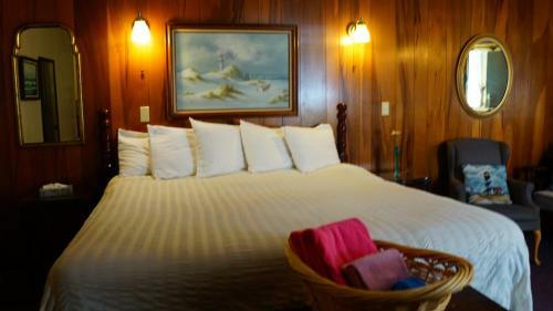 Posada Harbor Haus Inn & Suites
