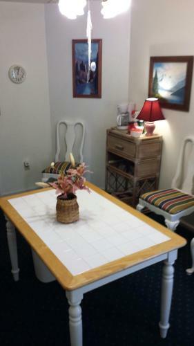 Posada Harbor Haus Inn & Suites
