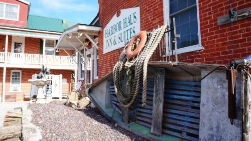 Posada Harbor Haus Inn & Suites