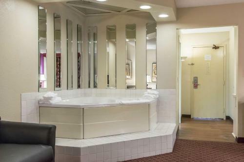 Hotel Econo Lodge Inn & Suites Joplin