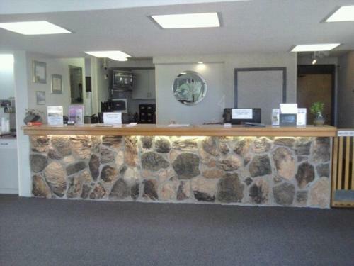 Hotel Quail's Nest Inn & Suites