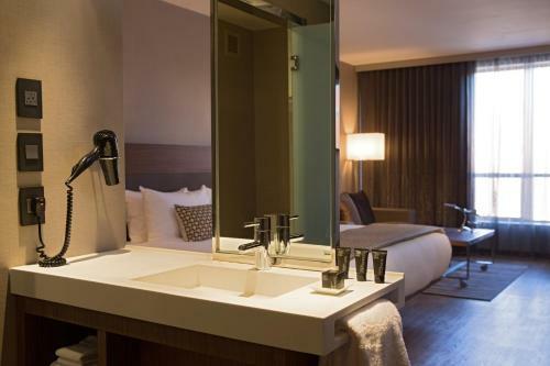 AC Hotel By Marriott Kansas City Westport