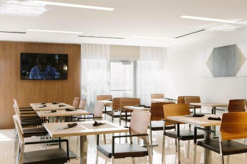 AC Hotel By Marriott Kansas City Westport