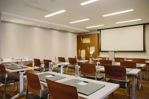 AC Hotel By Marriott Kansas City Westport