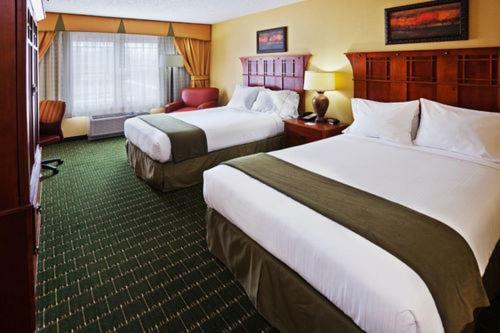 The Q Hotel & Suites